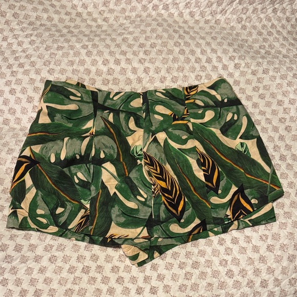 FARM Rio Green Leaf Patterned Shorts - Picture 6 of 6